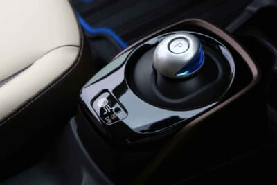 Bレンジは、「Brake(ブレーキ)」でいわゆる回生ブレーキを意味している