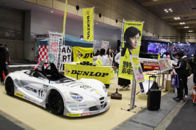 及川紗利亜選手が2024年シーズンを共に戦ったレーシングカー「VITA」も展示されていた