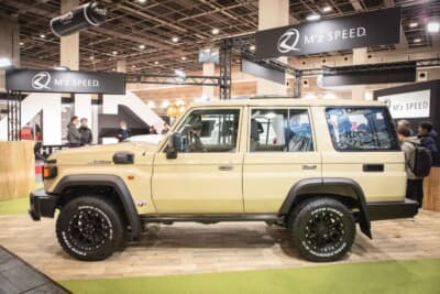 トヨタ ランドクルーザー70：。そのまま装着するだけでカスタマイズが完了するという手軽さが嬉しい