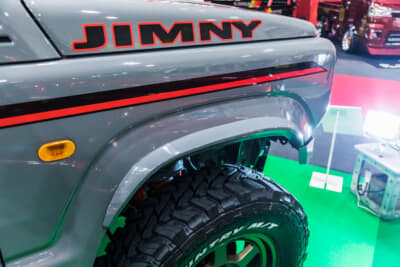 K-BREAK アイアン ジムニー:ナローボディのまま、ホイール&タイヤにボリュームを持たせ、JB64にはない力強いスタイルとなっている