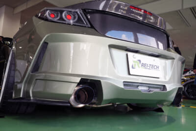 レイテックオートワークス GR86：ノーマル以上の迫力を醸し出すリアのフルバンパー。マフラーはトラストの左右2本出しだ