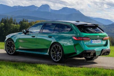 BMW M5ツーリング：M専用エアロパーツやMスポーツ・エキゾーストなどを装着