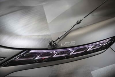三菱 アウトランダーPHEV ナイト シーカー コンセプト:専用のルーフボックスを固定するためボンネットに加工を施し、ワイヤーを張っている