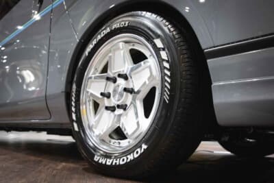 「CRS」がプロデュースした日産キャラバン：ホイールはESSEX ENCS 2PC