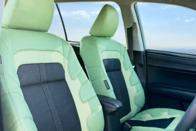 光岡 リューギ ワゴン アドベンチャー:ボディカラーがヒスイグリーンのインテリア