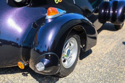 光岡 K-2：自動車メーカーが製造販売した車両だけに、ポジションランプやウインカーと、排気、大きさも保安基準適合