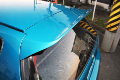 ホンダ シビック：EG6で昔から人気だった跳ね上げタイプのリアスポイラー。ボディ全体のシルエットを大きく変えない点も青柳さんは気に入った
