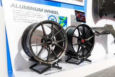 無限 シビック タイプR グループB専用のパフォーマンスパーツも展示