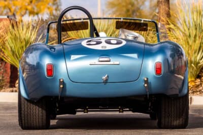 14万8250ドル（邦貨換算約2300万円）で落札されたシェルビー「コブラ289FIA 50thアニバーサリー エディション」（C）Courtesy of RM Sotheby's