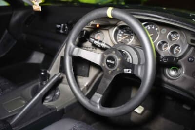 トヨタ スープラ：これから手を入れる予定のインテリア。現在はスパルコのステアリングのみだが、バケットシートに交換すれば雰囲気が一変しそうだ