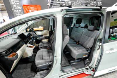 YSR トヨタ シエンタ：室内はいたってシンプル。シートカバーやオーディオなどは好みや予算に合わせて選ぼう