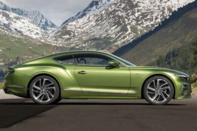 ベントレー コンチネンタル GT：0-100km/h加速はW12エンジンを積む従来型より0.4秒速い3.2秒（GTCは3.4秒）となる。EV走行も81km（EUドライブサイクル）を可能としている