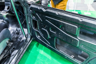 STAR ハコスカーボン:ドアパネルもドライカーボン製