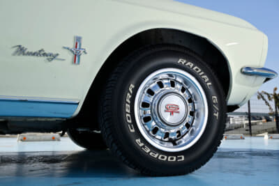 1968年式 フォード 初代 マスタング：タイヤサイズは21//70R14