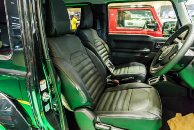 スズキ ジムニーシエラ:車内はDottyのシートカバーを装着