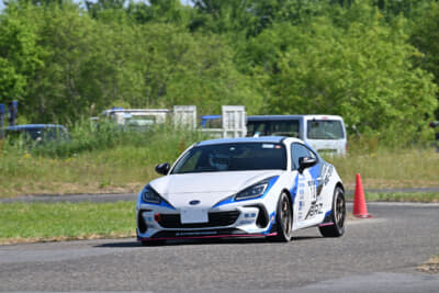 河本晃一選手がドライブしたスバルBRZ