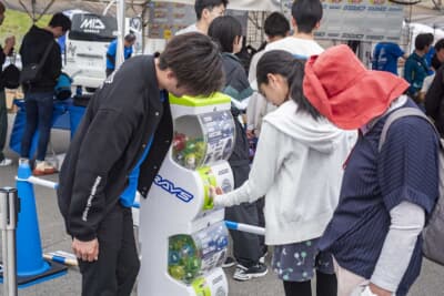 ガチャガチャはファンにはたまらないアイテムが入っている