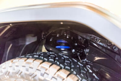 トヨタ ランドクルーザー250：サスペンションは現在試作段階という2インチのリフトアップを実現するオリジナルのリフトアップコイルを装着