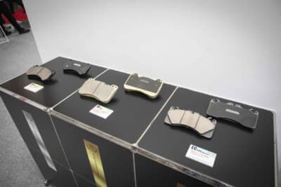 ディクセルのブレーキパッド。左からESタイプ、Mタイプ、ECタイプ