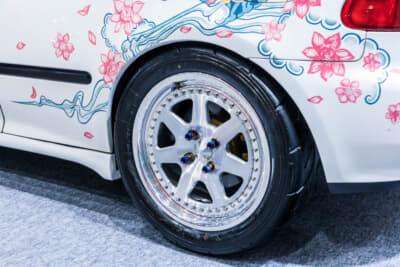 ホンダ EG型 シビック：足元には無限のホイールを装着