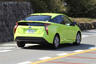 下り坂ではBレンジを使用しつつ、エンジン車と同じくフットブレーキを併用するのが一般的だ