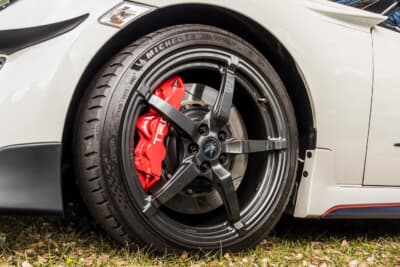 TRD 14R：14R専用ホイールにベストマッチなTRDのブレーキシステムを導入している