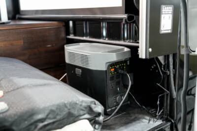 ランプス 1960:快適な車中泊に必須のポータブル電源。近年はリーズナブルかつ大容量のモデルが増えた