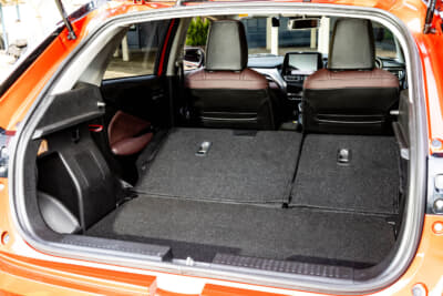 スズキ フロンクス：後席を全て倒した場合、荷室長（奥行き）は1380mmまで確保できる