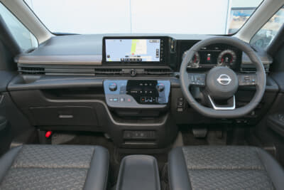 日産 セレナe-POWER ハイウェイスターV 4WD車：インストルメントパネル