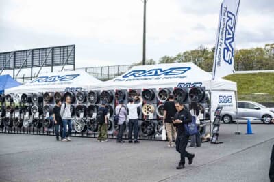 最新モデルが並び、気になるデザインやディテールを実際に確かめられるチャンス