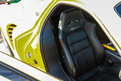 光岡 オロチ:シートも専用ロゴをあしらったオロチオリジナル