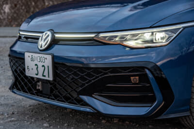 フォルクスワーゲン ゴルフ ヴァリアント TDI Rライン：ラジエターグリルのデザインが刷新された
