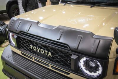 トヨタ ランドクルーザー70：AES製のエアロは、シボ加工のつや消しブラック仕様なので塗装は不要