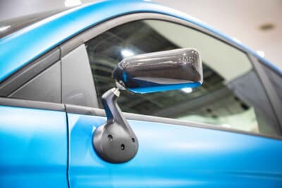 アバルト 595：軽量化のためミラーも小型を採用