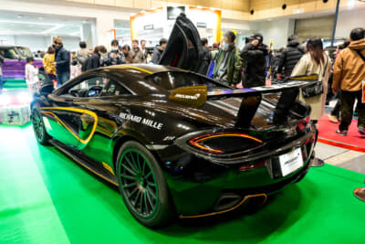マクラーレン 620R：GT4規定で開発されたレーシングマシン、570S GT4の公道仕様という位置づけのスパルタンなモデル