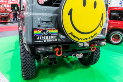 K-BREAK アイアン ジムニー:リアのバンパー下にはボックスバンパー専用のヒッチメンバーを装着している