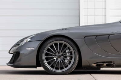 「71万5000ドル（邦貨換算約1億1153万円）で落札されたメルセデス・ベンツ「SLRマクラーレン・エディション」（C）Bonhams」