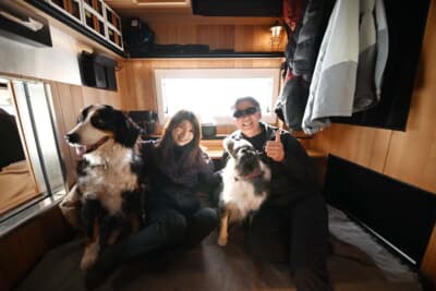 日野 レンジャー：小栗さん夫婦は愛犬と参加