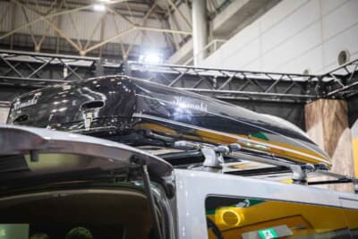 「CRS」がプロデュースした日産キャラバン：ルーフボックスを装着