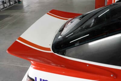 マツダ サバンナRX-7 デイトナ24時間レース仕様車：ゼッケン77号車を再現したレプリカモデルでリアスポイラーも装備