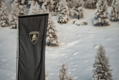 ランボルギーニは、いくつかの顧客向けのドライビングを用意している