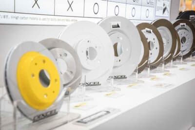 ブースにはディスクロータータイプ別一覧表が展示されていた