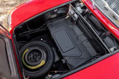 2万8000ドル（邦貨換算約425万円）で落札されたフィアット「850スパイダー」（C）Bonhams