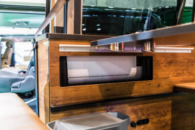 トヨタ ハイエース スーパーGL：エアコンも配置されている