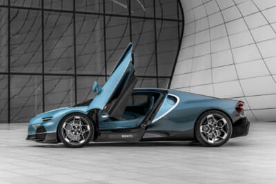 ブガッティ トゥールビヨンは、アゼルバイジャンの建築美を背景に一層引き立てられた