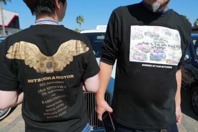 光岡 ユーガ：倶楽部光岡としてオリジナルで製作したTシャツ。右のイラストは、2017年の本社来訪記念イラストとして、デザイナーの青木孝憲氏が書き下ろしたものをTシャツ化したもの