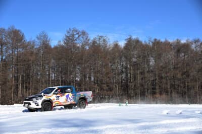 今回初参戦となったアルンポン組の33号車は、SS2で2番時計をたたき出し9分12秒3のタイムでクラス4位を獲得