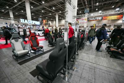 TRIALが取り扱っている全種類、41脚以上のシートを展示