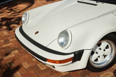 28万ドル（邦貨換算約4360万円）で落札されたポルシェ「911スピードスター ターボルック」（C）Courtesy of RM Sotheby's