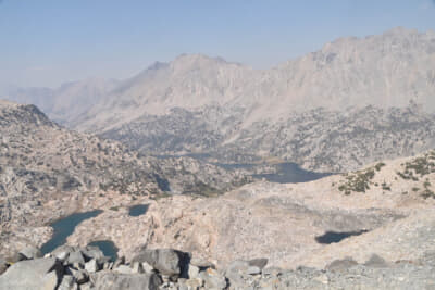 グレンパスからの景色。山火事の影響で煙っていた